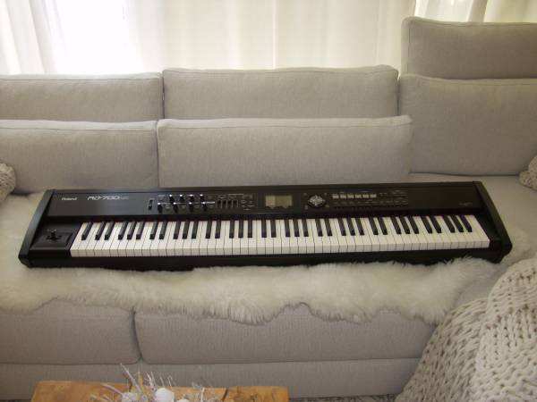 Roland RD-700NX stage piano 1