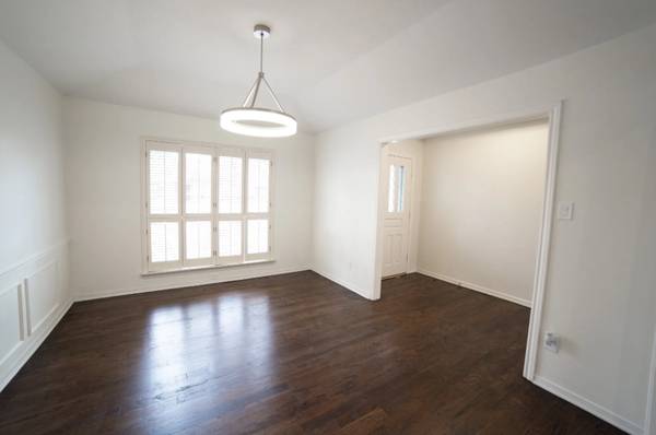 $870 / 2br - ¡Bienvenido a esta casa de 2 dormitorios y 2 baños en alquiler! (Dallas, TX)63622615567617123