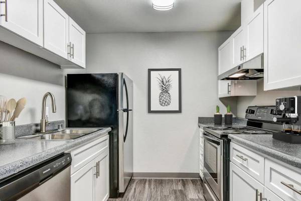 $1,610 / 2br - 838ft2 - Effortless Commute, Elegant Living 2 BR/1 BA (W. El Camino Ave.)64043669903233120