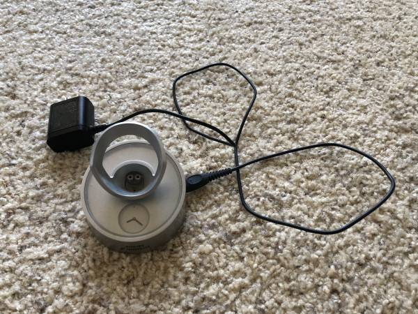 Philips Norelco Charging Dock Station (incl. charging cable) 1