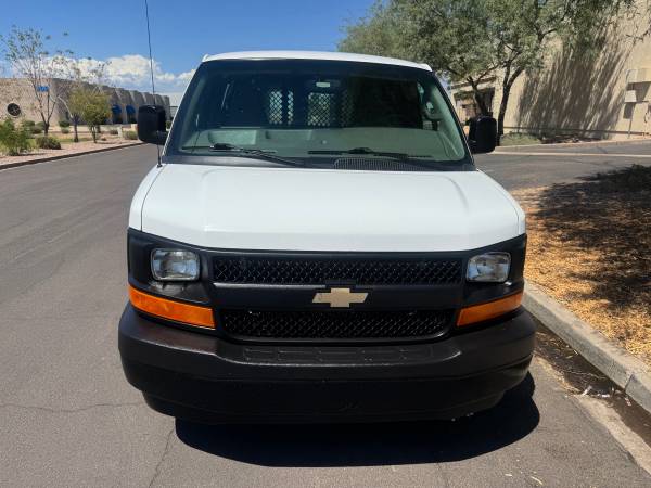 2017 Chevrolet Express 2500 - Photo 3