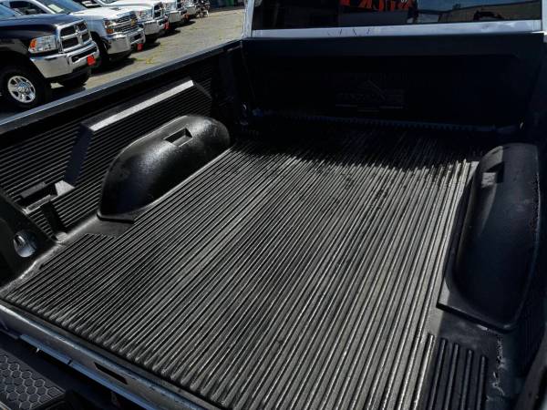 2018 RAM 3500 SLT 4dr - Photo 7