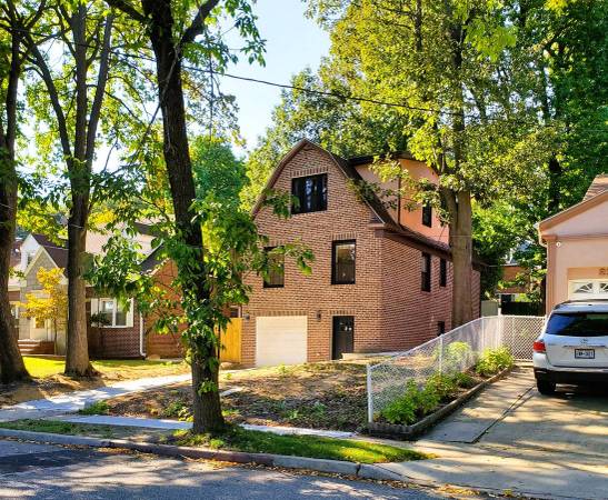 $1,149,000 / 4br - Casa unifamiliar de ladrillo independiente completamente renovada (cerca de Grand Central Pkwy)63870971306113121