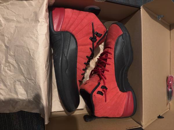Air Jordan 12 Retro Reverse Flu Game - Extra laces included 1