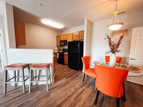 $1,415 / 1br - 913ft2 - Contemporary Cabinetry, Ample Parking, Vaulted Ceilings (98 Devonshire Dr, Scott Depot, WV)64010834415234122
