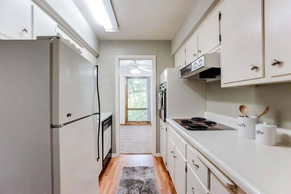 $1,525 / 2 habitaciones - 1000 pies² - Cocinas completamente equipadas, calefacción central, áreas para barbacoa y picnic (240 Central Ave N, Wayzata, MN)63868699327361121