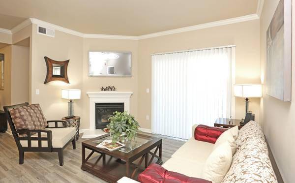 $2,200 / 2br - 992ft2 - Public Transportation, Upgraded Carpeting, Gated Community (Modesto)63970304428034123