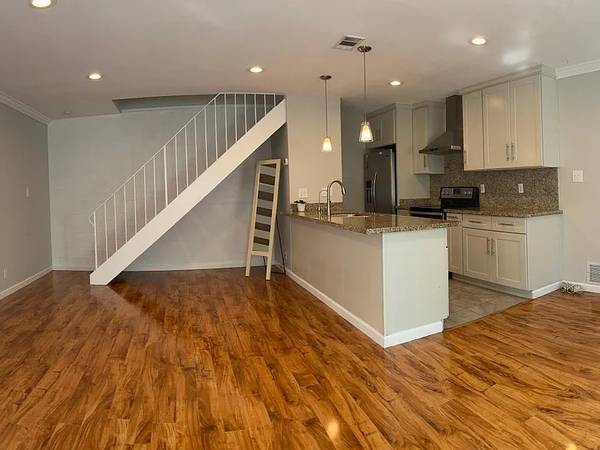 $1,130 / 2br - Bright 2-Bedroom, 1-Bathroom Apartment in Cherry Plaza (San Jose)64055521260675120