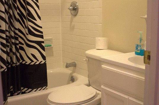 $680 ==duplex apartment has One bedroom,,,,dining area, smart TV, air condi (vermont)63417290735875121
