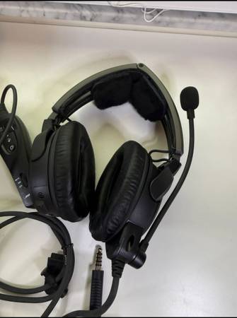 Bose A20 Aviation headset 1
