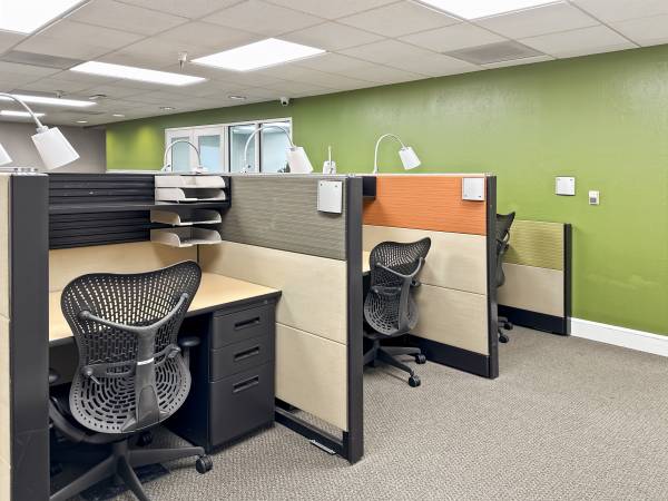 Touchdown → WORK → take-off | coworking desks 1