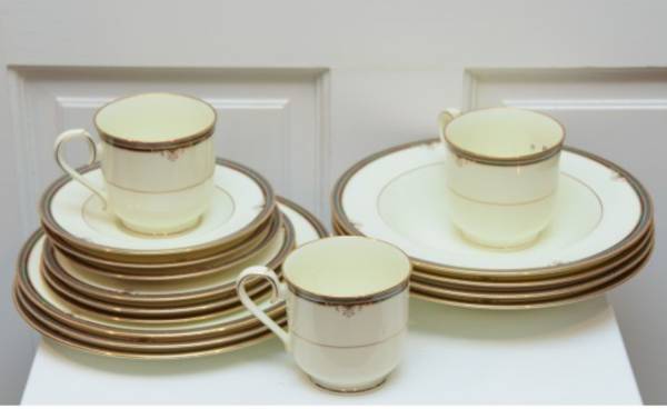 Noritake Lady Quentin Porcelain 16 Piece Set 1