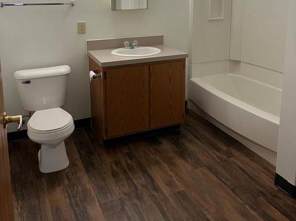 $700 / 2br - 1048ft2 - Central Heat and Air, Convenient Downtown Location, Pet Friendly (Convenient Senior Living Downtown location)63817257645827122
