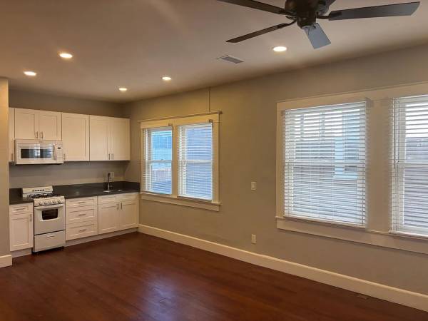 $1,300 Private Studio, UnFurnished, AC, Kitchen, In-unit W/D (San Diego)63866048176259120