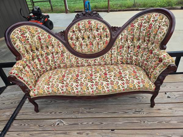 Victorian sofa 1