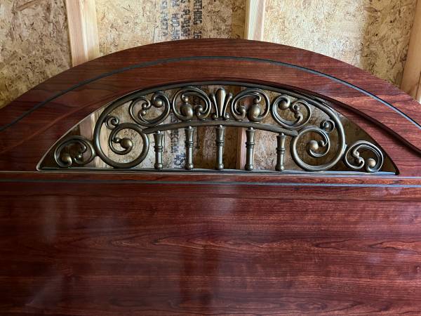 Head board / full or queen 1