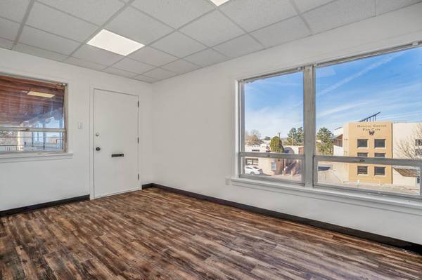 $2,528 / 1896ft2 - Luisa St Office for Lease63659884721283123