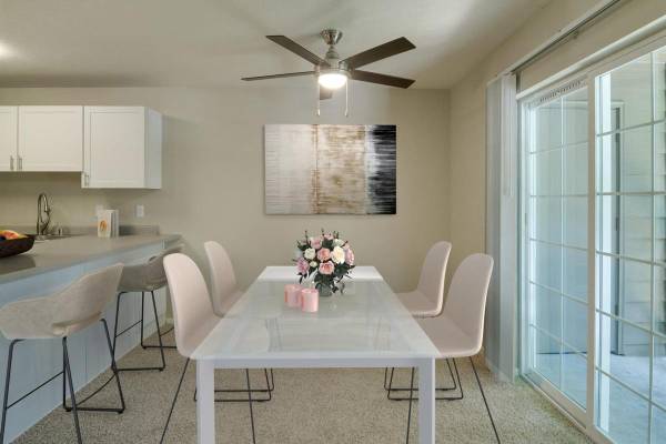 $1,715 / 2br - 1025ft2 - Off-Leash Dog Park, Near Public Transit, Open Kitchens, Ceiling Fans (Walnut Grove)63820882809859120