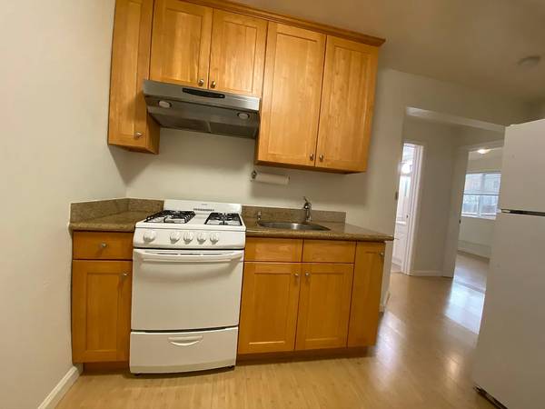 $1,299 / 1br - Spacious 1BR with Backyard Access – Prime Sunset Location63799516611843124