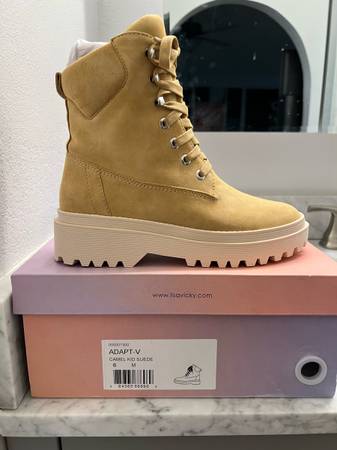 Lisa Vicky Adopt Boots 1