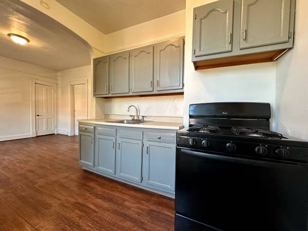 $2,050 / 4br - TAKE A LOOK!! Still on the Market 2,3 or 4 BR Apartment!! CALL TODAY!! (Squirrel Hill / Shady Side / Pitt / CMU / Oakland)63664544916099121