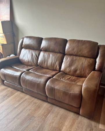 Haverty’s Brown Leather Power Reclining Sofa With Drop-Down Comsole 1