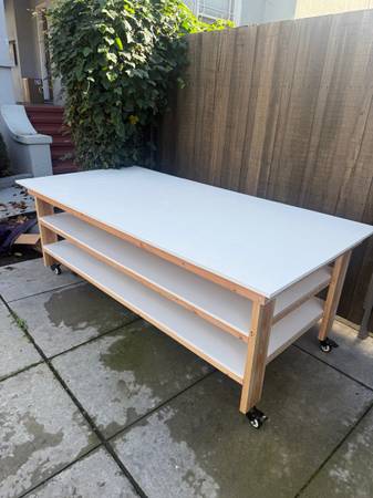 Free Large Artist Table 1