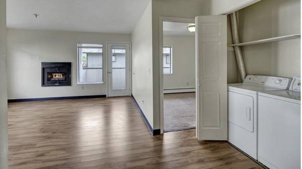 $2,170 / 3br - 950ft2 - Zoom on over for a look at our great 3 bed, 2 bath! 950 Sq Ft! (Anchorage - South Abbott Loop)63991794622339121