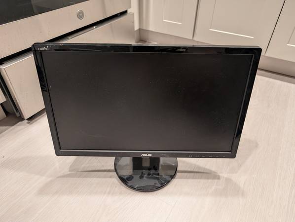 (3) Asus VE228 22" Monitor 1