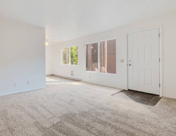 $1,400 / 2br - 12 Mins to Downtown Portland + Holly Farm Skate Park, Updated Carpet (Portland)63956785308163124