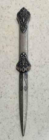 Medieval dagger replica 1
