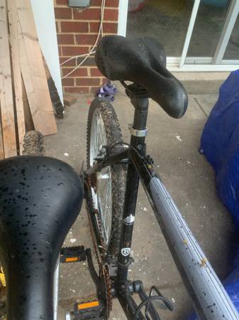 Fuji and Giant Bicycle - $6563471013834243123