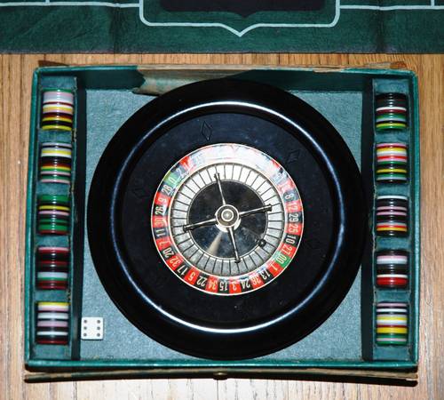 Vintage Small Roulette Wheel Game Travel Set Hard Plastic-Metal Wheel 1