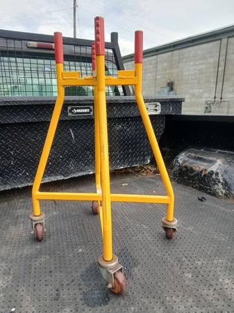 Elevated bucket tool caddy 1