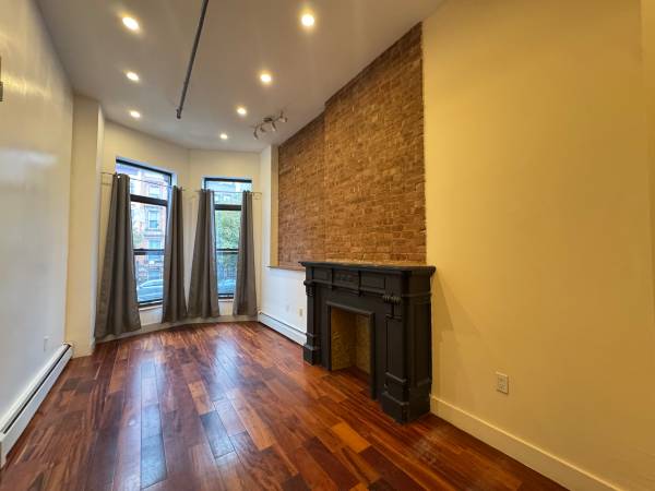 $3,390 / 1br - ‼️¡SIN COMISIÓN! ¡ENORME DE 1 HABITACIÓN! ¡Iluminado! Techos altos! ¡Lavandería!63995970259075120