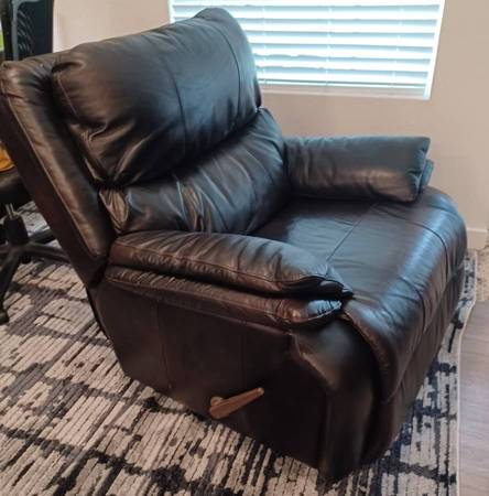 Lazyboy Genuine Leather Reclining Armchair 1