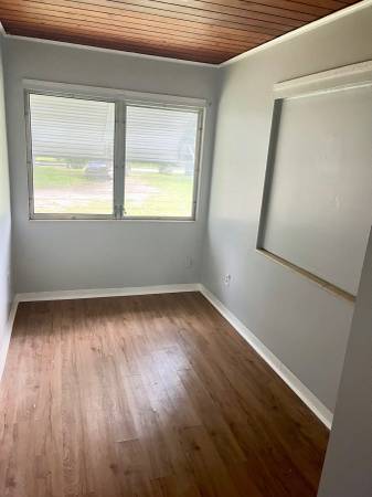 $1,895 / 5br - CLEAN 5BR/1BA Zephyrhills Home w/Brand NEW FLOORING! (Zephyrhills)63980539644675121