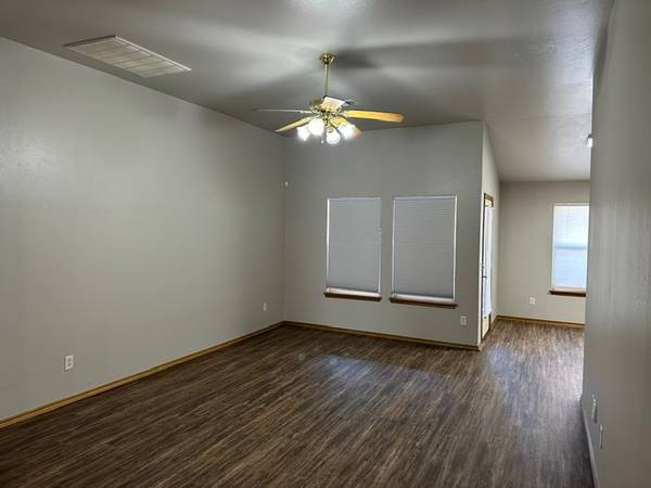$1,695 / 3br - 1500ft2 - 2005 SE 7th Court (Moore)63670484048001123