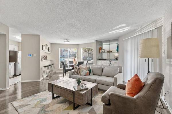 $1,070 / 1br - 711ft2 - Custom Designed Resort Style Pool, Full Size Washer/Dryer In Unit (North Dallas)63796375466627123