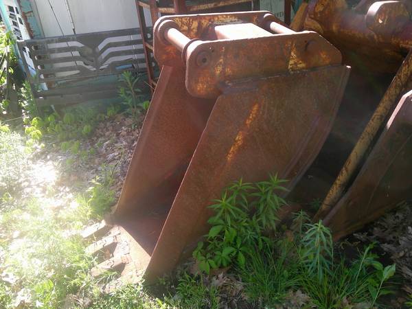 3 excavator buckets 20-28" widths for 24k-28k ? weight class 1