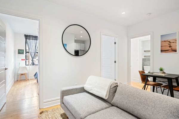 $5,950 / 3br - Gym, rooftop, backyard63827267220611124