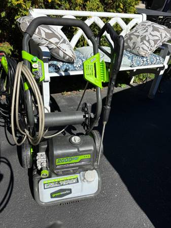 Greenworks 2000 Pressure Washer! 1