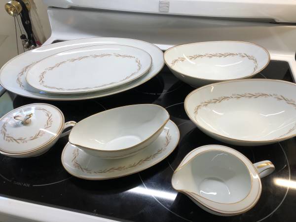 Noritake pristine service for 12, seven-piece settings! 1