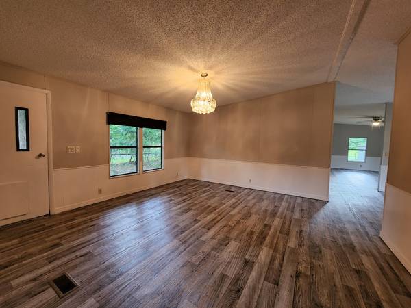 $1,600 / 3br - 3 Bed, 2 Bath with 2 car garage / workshop on a fenced 1/4 Acre (Orange Lake)63861744878467123
