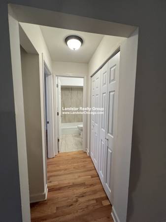 $1,800 / 1br - East Lakeview - Modern Kitchen - Off Street Parking (Lakeview East)64041810315778124