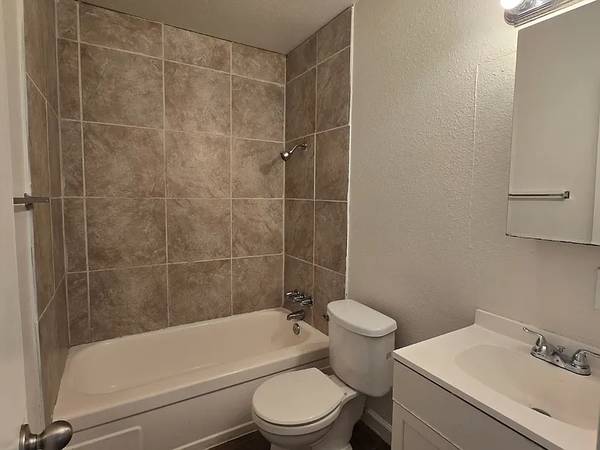 $800 / 2br - Apartamento de dos dormitorios y un baño cerca de Fresno State (Fresno)63873104408961123