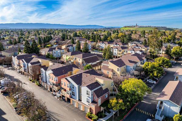 $2,175 / 432ft2 - Move In Now & Get 1 Month FREE! (san jose south)63682796194947120