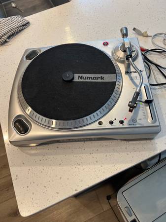 Numark Turntable 1