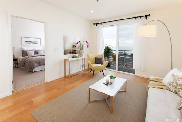 $1,000 / 2br - 875ft2 - Everything is brand new condo unit. (Candlestick Point)64011483755010121
