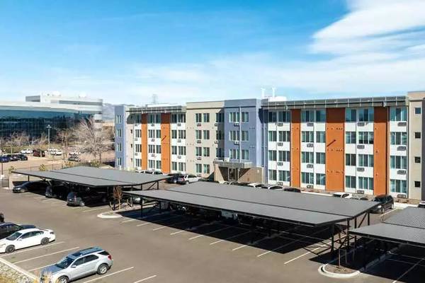 $1,202 / 1br - 696ft2 - Hermoso apartamento de 696 pies cuadrados de 1 dormitorio y 1 baño con lavadora y secadora (Colorado Springs)63658263878657124
